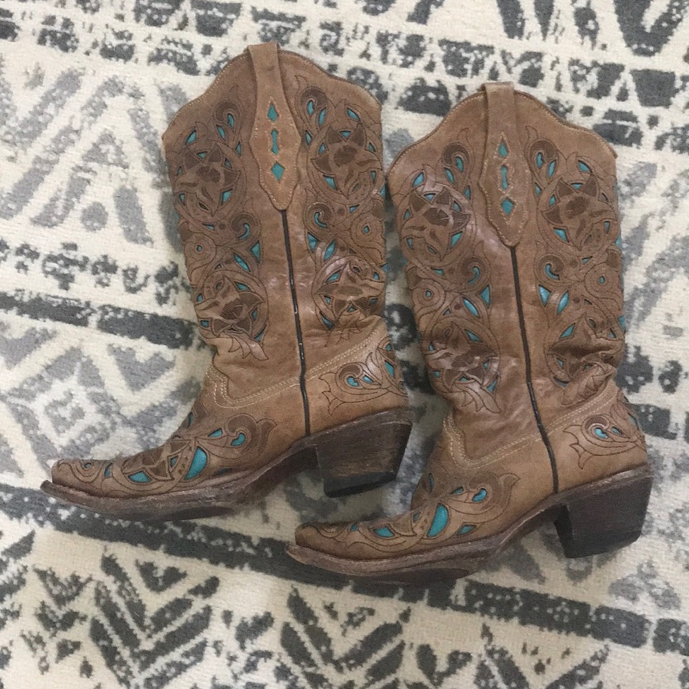 Light brown cowboy boots with light blue inlay
